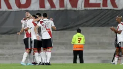 El festejo de los jugadores de River en el primer gol.
