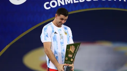 Dibu Martínez reveló cómo rompió el trofeo de mejor arquero de la Copa América 2021