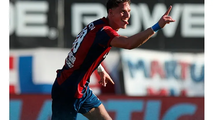 Un Cuervo que vuela alto: San Lorenzo goleó a Gimnasia y es el único líder del torneo