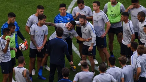 Cruce entre ídolos de Boca: Tevez le apuntó a Guillermo Barros Schelotto por la final de Madrid