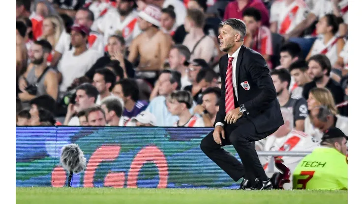 Demichelis mete mano en el equipo.