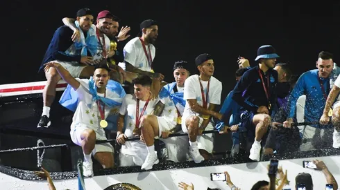 "De todo menos agua": Lautaro Martínez y una inédita revelación del micro en los festejos de la Selección