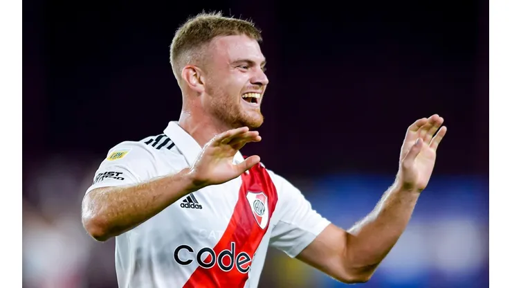 Beltrán festejando su gol a Lanús.