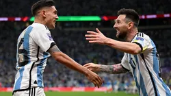 Molina Lucero festejando su gol con Messi.