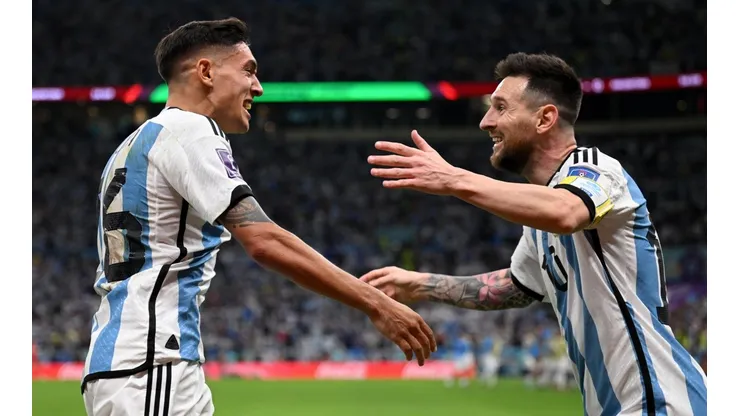 Molina Lucero festejando su gol con Messi.