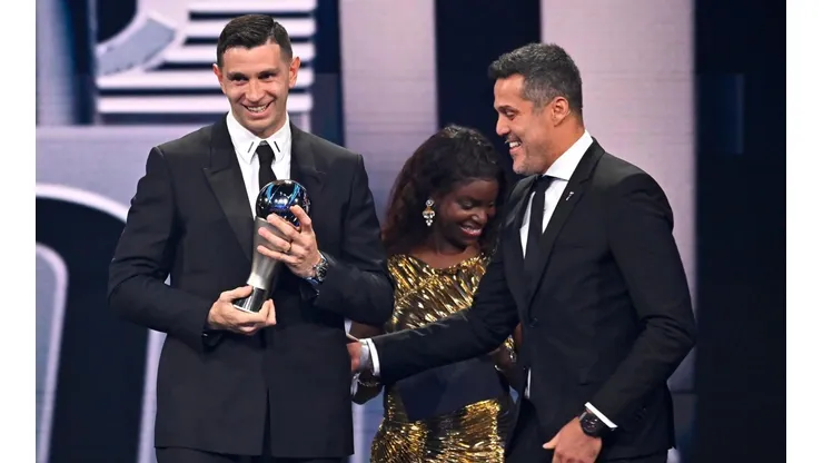 Emiliano Martínez, ganador del premio "The Best" al mejor arquero.