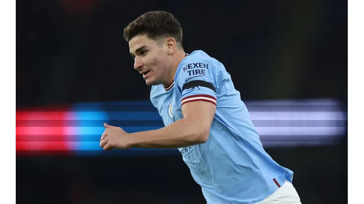 Julián Álvarez la rompe en el Manchester City.