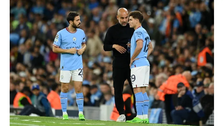 Julián Álvarez, titular en el duelo del Manchester City ante el Bristol