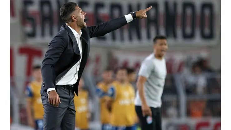 Demichelis explicó por qué Santiago Simón no jugó ni un minuto ante Arsenal