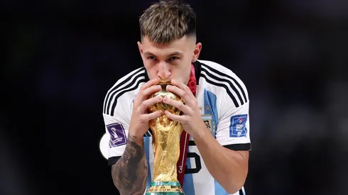 Lisandro Martínez con la camiseta de Boca.