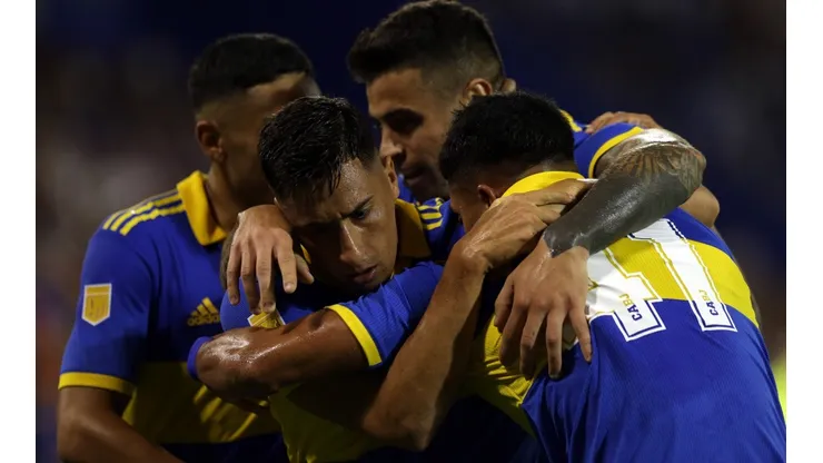 Con uno menos, Boca sacó chapa y le ganó a Vélez sobre el final