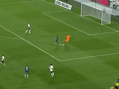 VIDEO | El grosero error de Palavecino que derivó en el penal para Arsenal