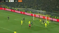 Rozando la humillación: el casi golazo de Di María a Nantes ¡de taco!