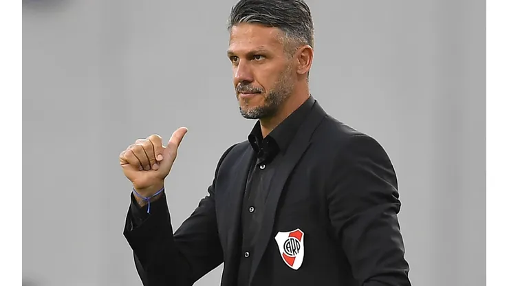 El motivo por el que un volante de River se quedó afuera del banco a último momento