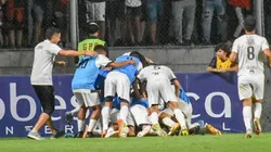 El festejo de los jugadores de Claypole.