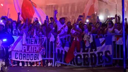 "Falta de luz y piso desparejo": la explicación de River al frío saludo con los hinchas