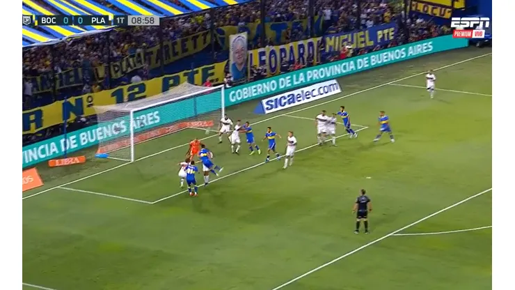 El muy buen cabezazo del zaguero de Boca.