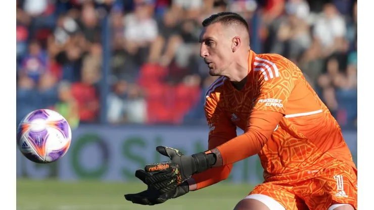 Recibió 10 remates: ¿cuántas atajadas acumula Armani con River en el torneo?