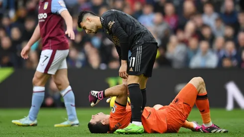 VIDEO | El gol en contra de Dibu Martínez a los 93' que le dio la victoria al Arsenal