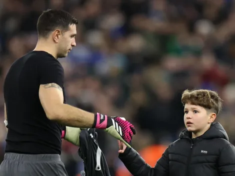 El ídolo de los chicos: el gran gesto de Dibu Martínez que está en boca de todos