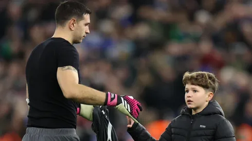 El ídolo de los chicos: el gran gesto de Dibu Martínez.