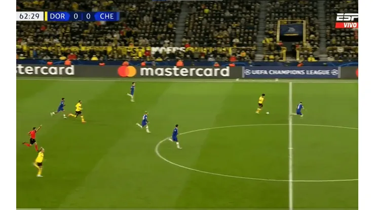 VIDEO | Enzo Fernández la pasó mal, quedó pagando y Adeyemi le dio el triunfo al Dortmund