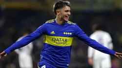 Zeballos festejando un gol con la camiseta de Boca.