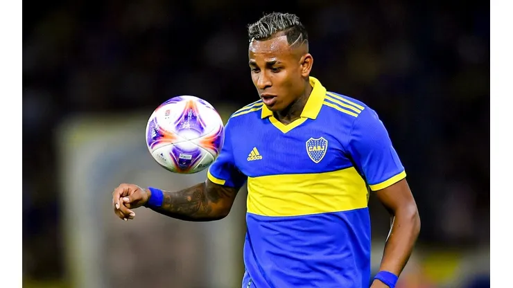 Sebastián Villa con la camiseta de Boca.