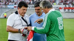 Passarella junto a Ayala y Fillol.