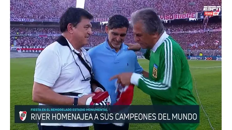 Daniel Passarella en el Estadio Monumental.