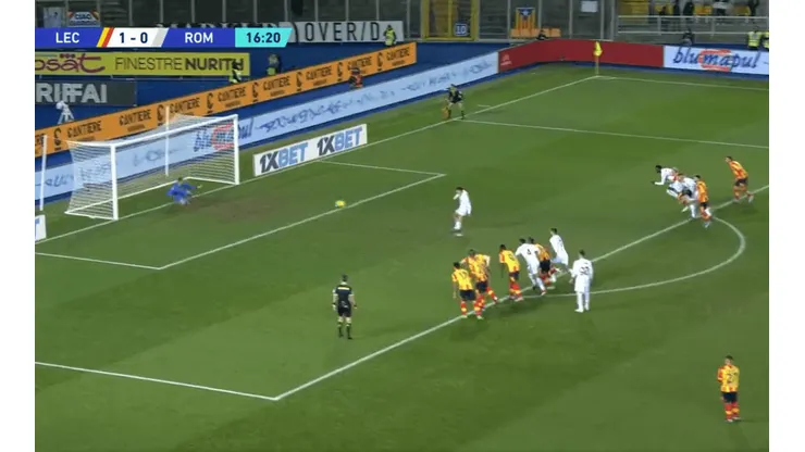 Como en la final: gol de penal de Dybala para la Roma ante Lecce