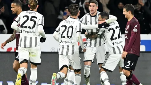 Di María festejando un gol junto a sus compañeros.