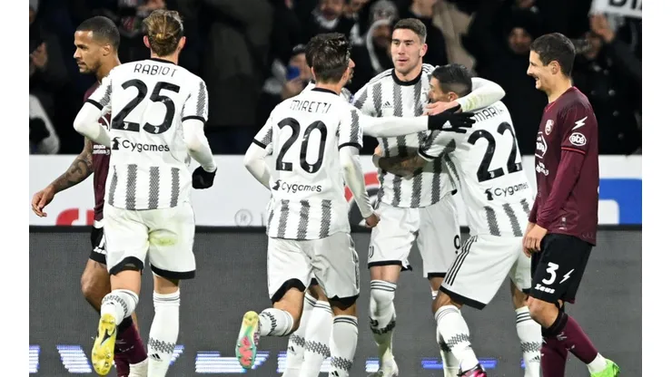 Di María festejando un gol junto a sus compañeros.