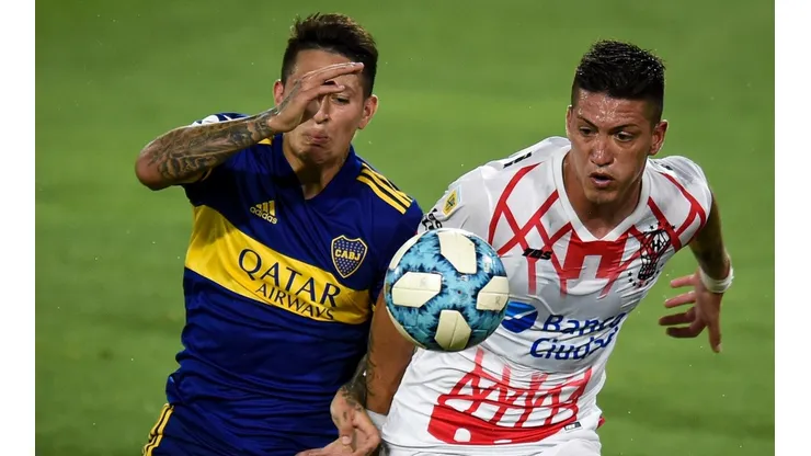 Lucas Merolla enfrentando a Boca.