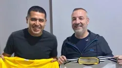 La camiseta con la que posó Riquelme antes del partido de Boca