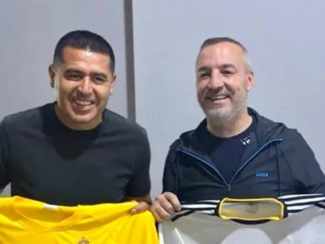 La camiseta con la que posó Riquelme antes del partido de Boca