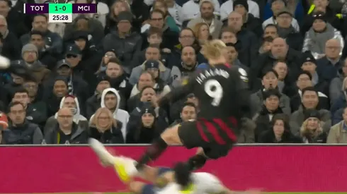 VIDEO | ¡Revolcó a Haaland! La patada criminal de Cuti Romero a la estrella del City