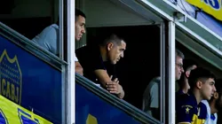 Román levantó el teléfono.