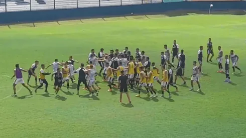 Increíble: un amistoso entre Quilmes y Chacarita terminó a las piñas.