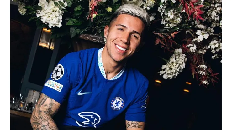 Enzo Fernández aguarda su debut la Premier League.