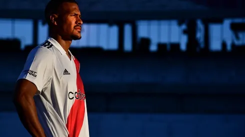 Salomón Rondón durante su presentación en River.