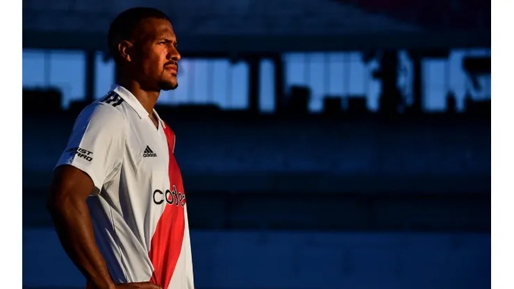 Salomón Rondón durante su presentación en River.