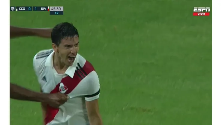 VIDEO | ¡Volvió con todo! Nacho Fernández sacó un tremendo fierrazo para que River gane en Santiago