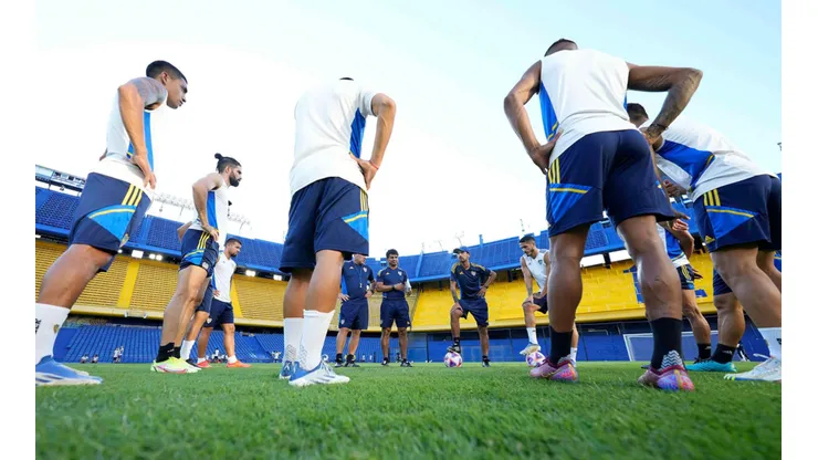 Sorpresa en la práctica de Boca: Ibarra metió mano, cambió el esquema y algunos nombres