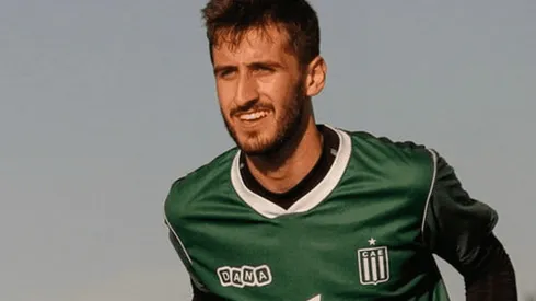 Quedó libre de Excursionistas y llegó al fútbol europeo...¡repartiendo su CV!