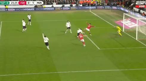 La gran salvada de Lisandro Martínez.