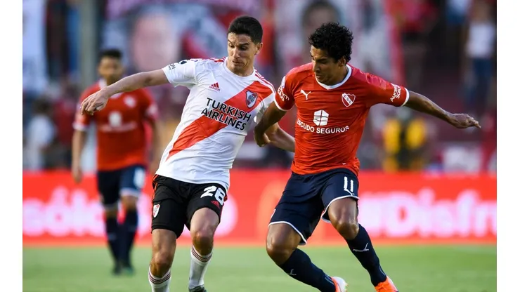 Cecilio Domínguez con la camiseta de Independiente.