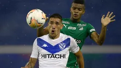 Ricardo Centurión durante un partido de Vélez.
