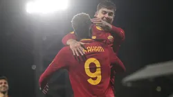 Dybala festeja con su socio Abraham.