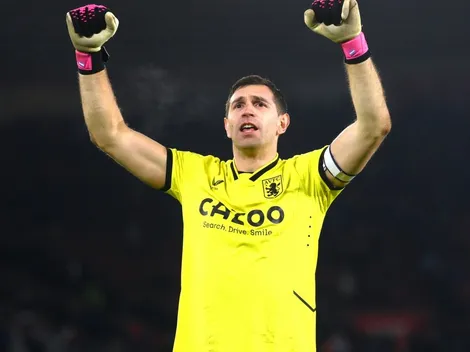 VIDEO | ¡Siempre está! El Dibu Martínez y otra gran atajada para la victoria del Aston Villa